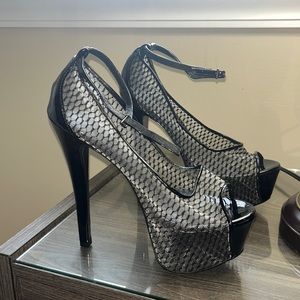 Black High Heal ladies size 9